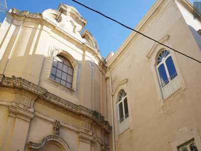 Il nostro percorso prosegue in uno dei luoghi di culto pi� nascosti di Bari: il monastero e la chiesa di San Benedetto, strutture dell�VIII-IX secolo che si trovano nel ventre del complesso barocco di San Michele Arcangelo